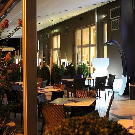 Eq Hotel Travagliato ภายนอก รูปภาพ