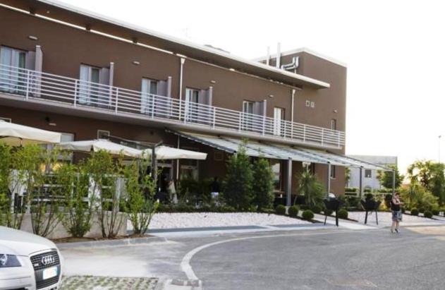 Eq Hotel Travagliato ภายนอก รูปภาพ