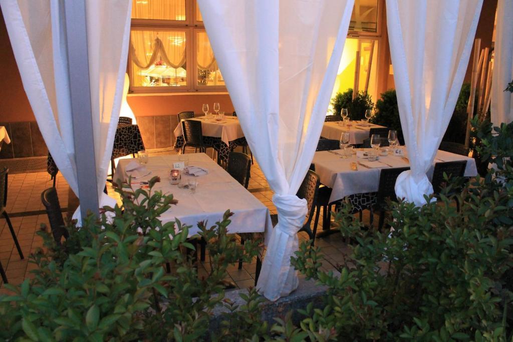 Eq Hotel Travagliato ภายนอก รูปภาพ