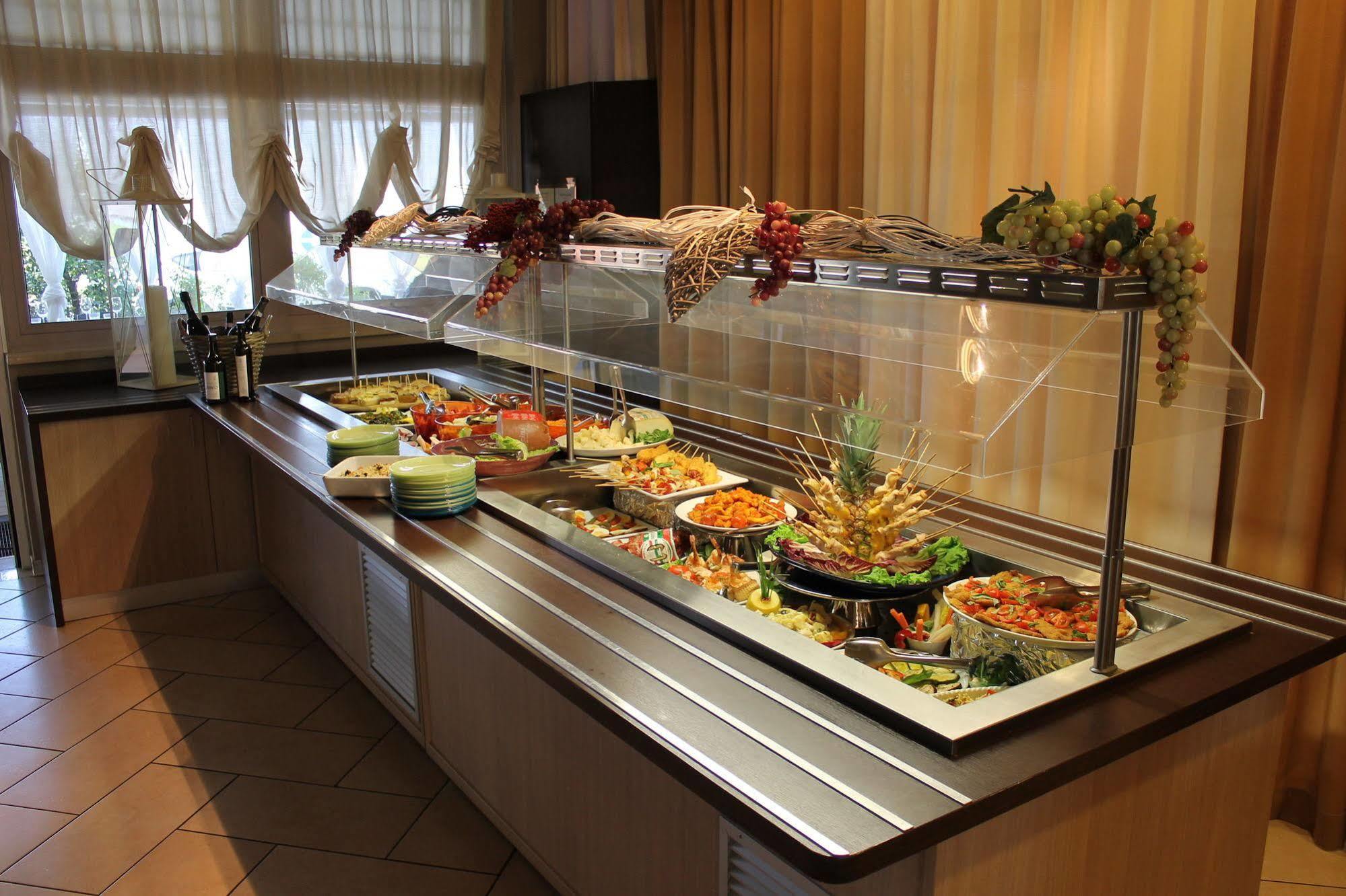 Eq Hotel Travagliato ภายนอก รูปภาพ