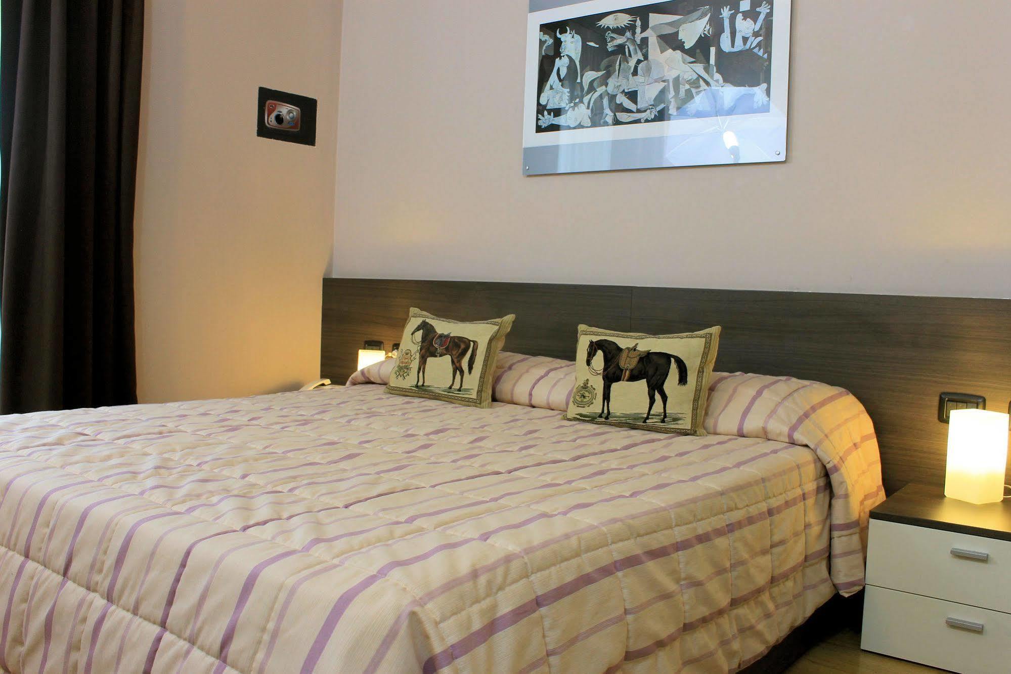 Eq Hotel Travagliato ภายนอก รูปภาพ