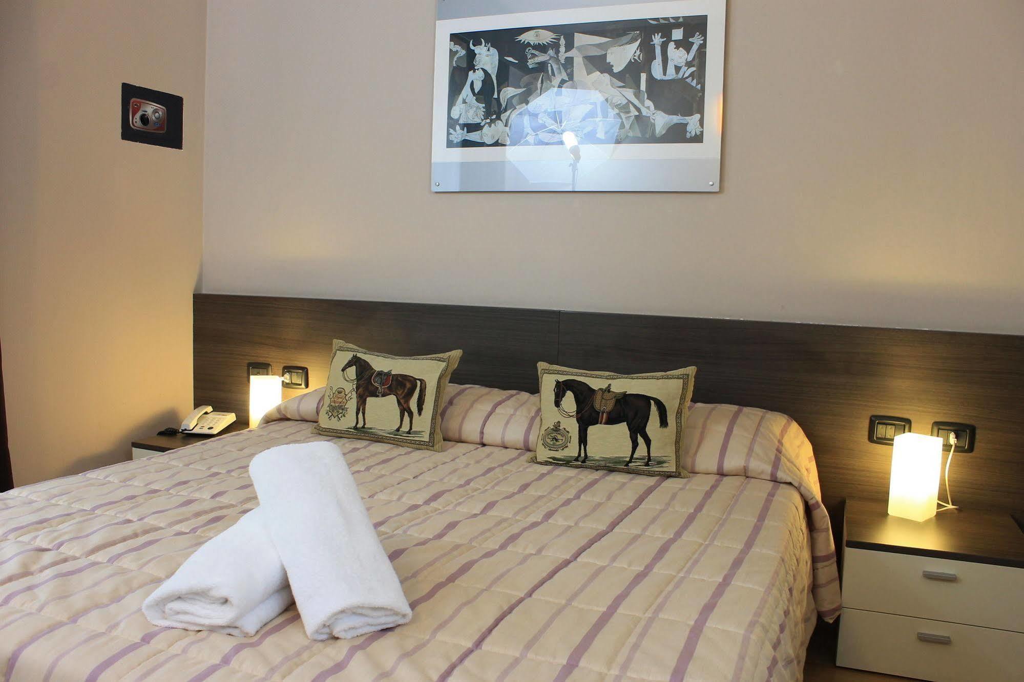 Eq Hotel Travagliato ภายนอก รูปภาพ