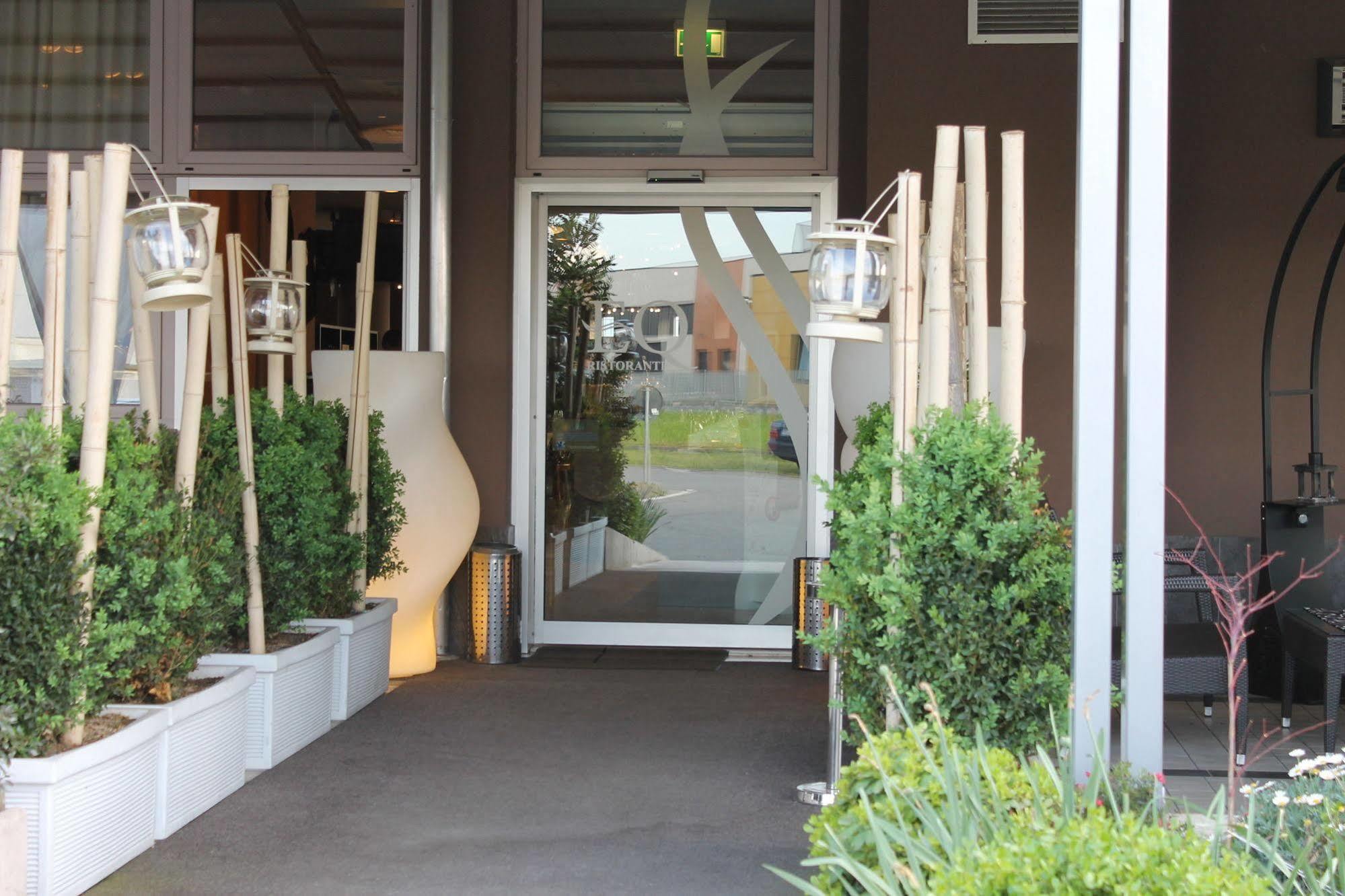Eq Hotel Travagliato ภายนอก รูปภาพ