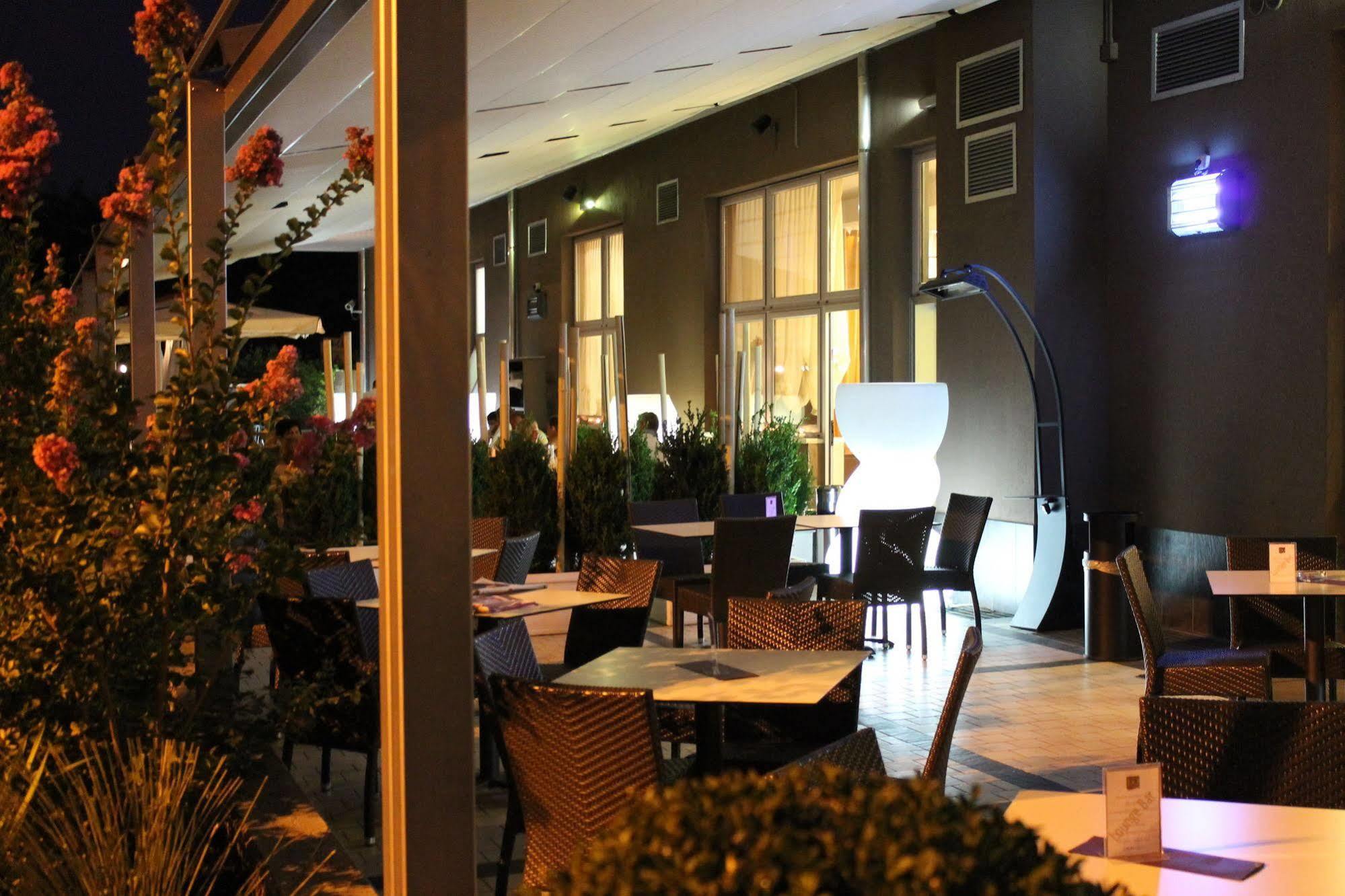 Eq Hotel Travagliato ภายนอก รูปภาพ